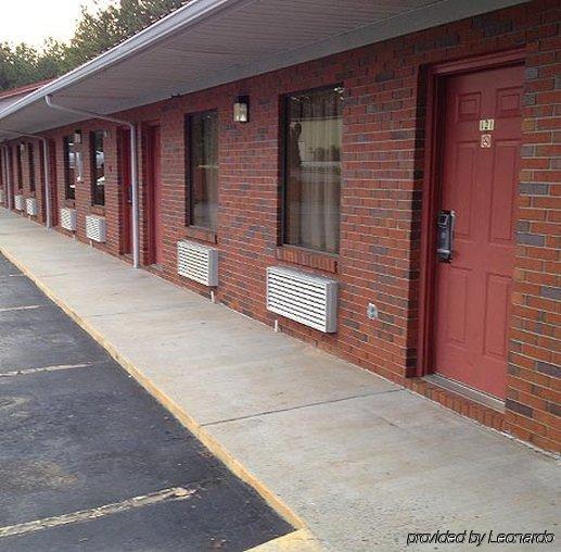 Mcclellan Inn Anniston Exterior photo