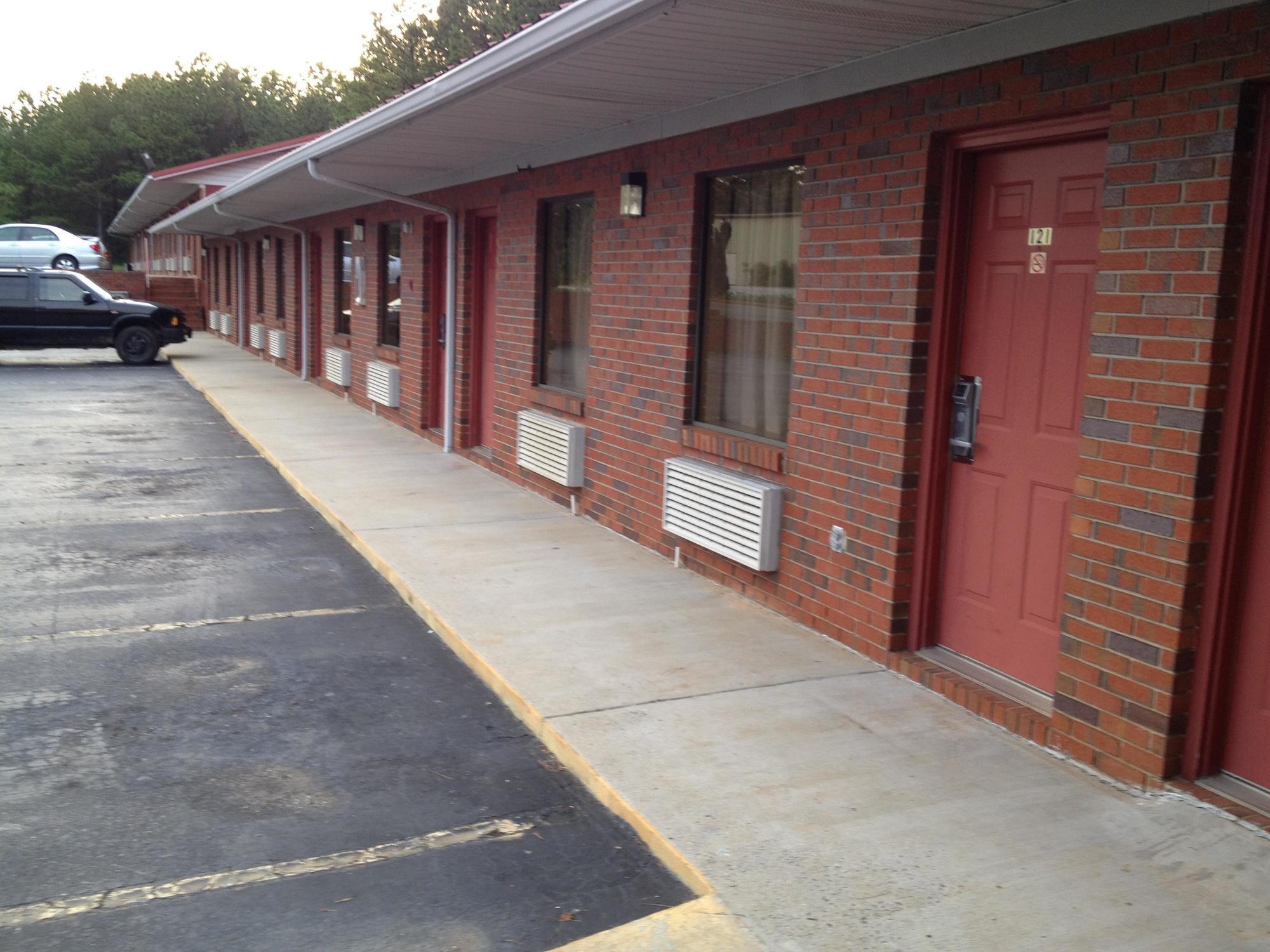 Mcclellan Inn Anniston Exterior photo