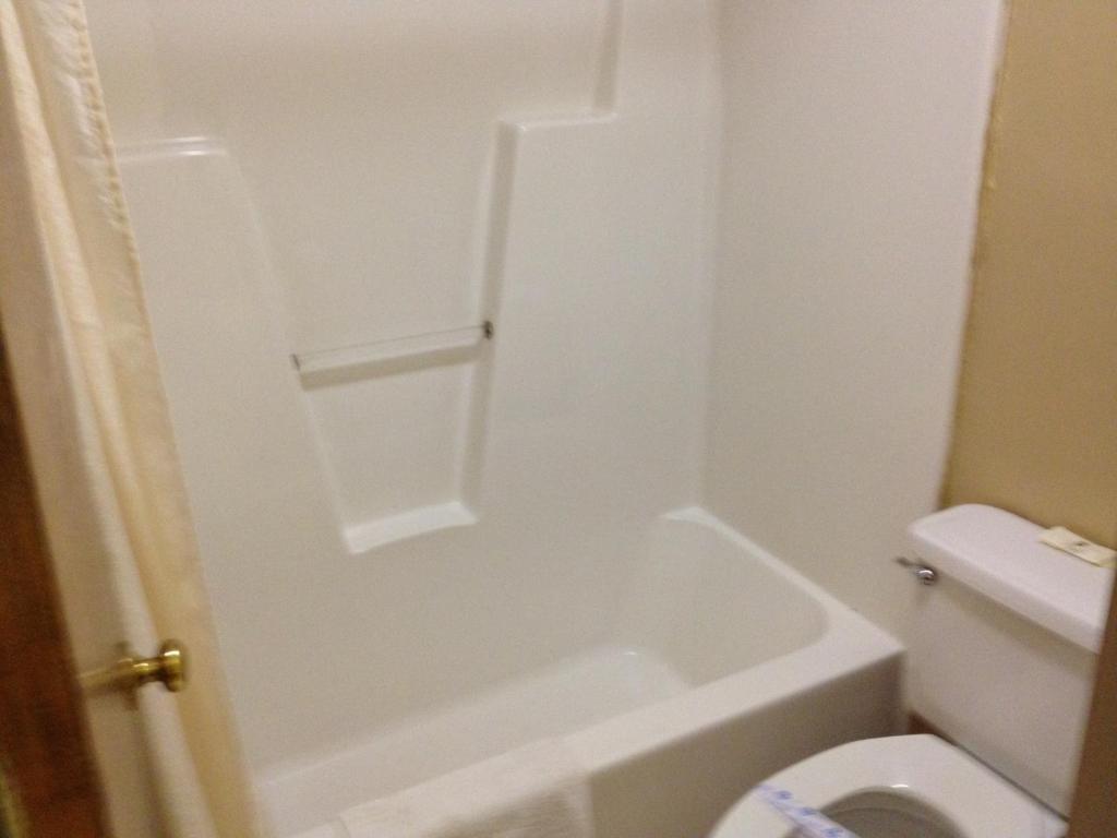 Mcclellan Inn Anniston Room photo